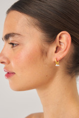 Profile view of model wearing the Oroton Como Hoops in Worn Gold/Pearl and Brass base metal with precious metal plating/pearl for Women