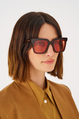 Profile view of model wearing the Oroton Sunglasses Eilian in Caramel and Acetate for Women