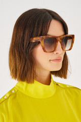 Profile view of model wearing the Oroton Cullen Sunglasses in Maple Tort and Acetate for Women