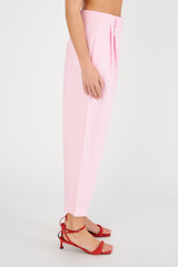 Profile view of model wearing the Oroton Pleat Pant in Rose and 58% viscose, 42% linen for Women