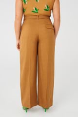 Profile view of model wearing the Oroton Pleat Pant in Toffee and 58% viscose, 42% linen for Women