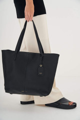 Oroton Lilly Shopper Tote in Black and Pebble Leather for Women