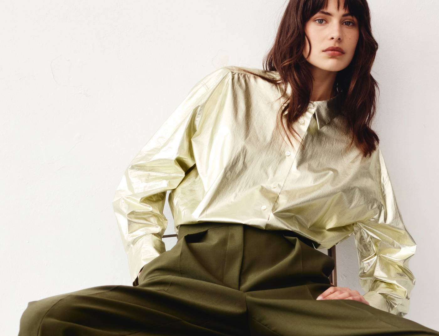 Autumn 2023 Model Wearing Gold Overshirt And Pleat Curved Leg Pant